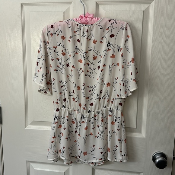 Sienna Sky White Floral Peplum Wrap Blouse Large - Picture 6 of 7